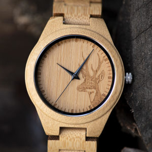 古典的な手作りの自然な竹の木の時計は、鹿の頭は、竹のストラップとダイヤルを刻む - D28
