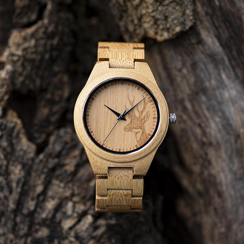 Gli orologi di legno di bambù naturali fatti a mano classici con la testa del cervo incidono il quadrante con la cinghia di bambù D28-12